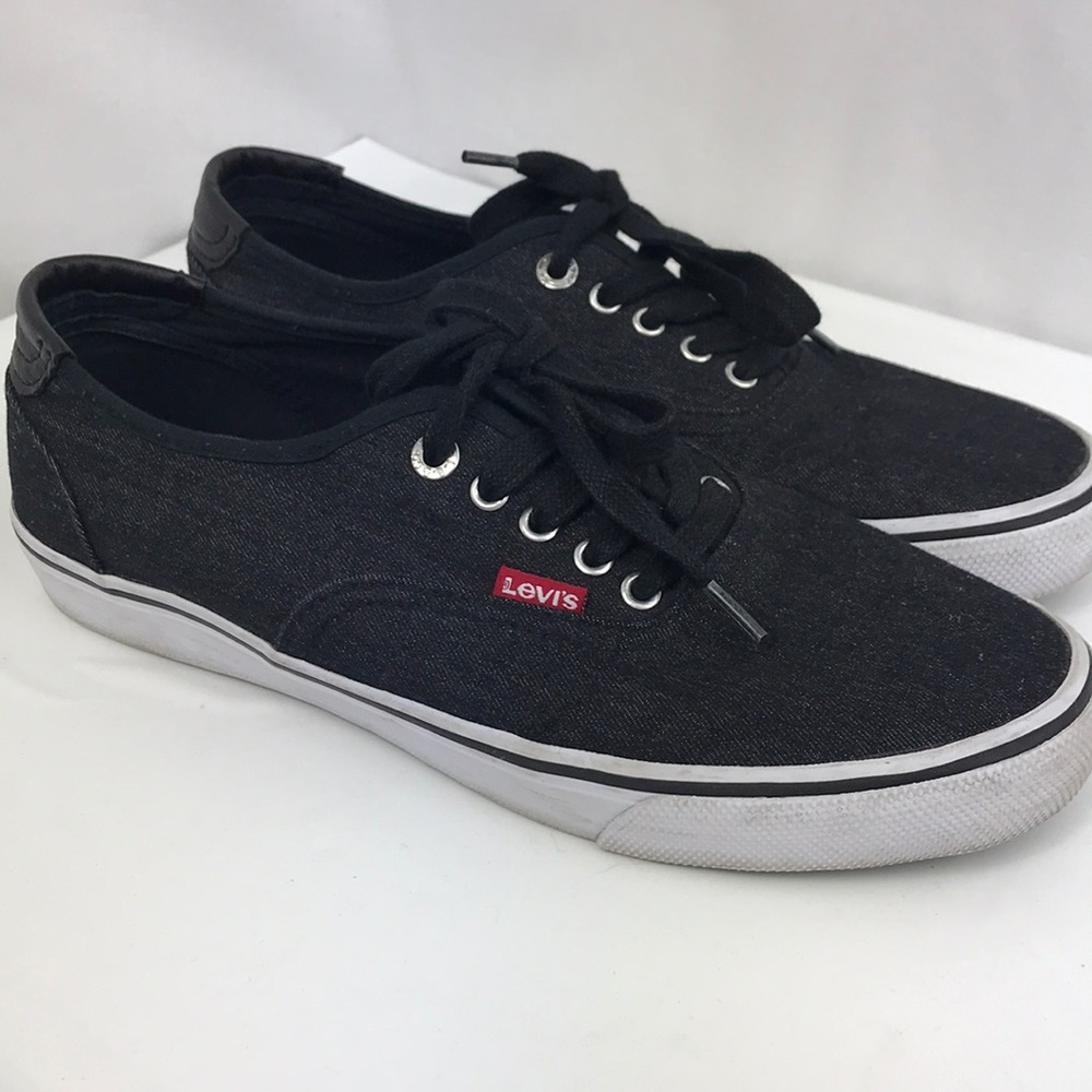 Levi’s black canvas sneakers. Size 8.